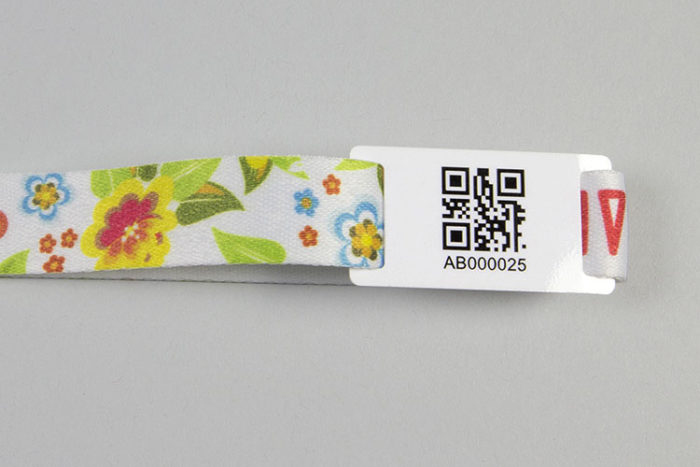 Passant pvc pour bracelet en tissu avec QR-Code