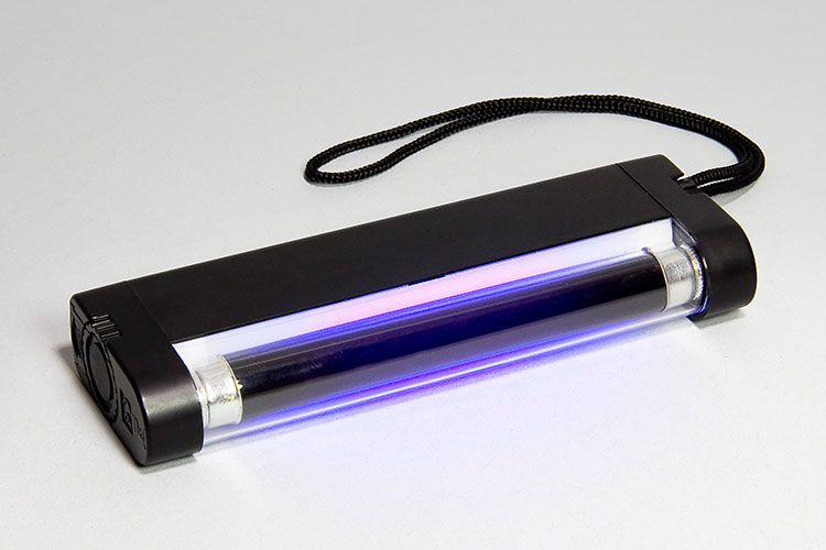 La lampe à polymérisation violette portative de lampe UV de haute intensité  de 100 W LED est principalement utilisée for l'adhésif sans ombre,  l'adhésif UV, l'adhésif de résine photosensible ( Color 